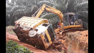 Begini Cara Kerja Excavator Eksekusi Mobil Terbalik Bawa Sawit [upl. by Launce]