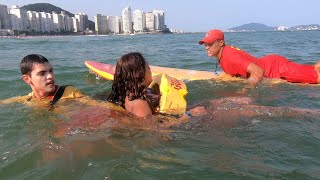 Salvamento na Praia de Pitangueiras Guarujá ❗❗ [upl. by Nettie]