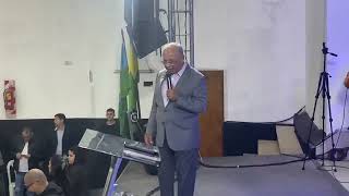 El pastor Satirio dos santos adorando en el segundo día de liderazgo de alto rendimiento [upl. by Bajaj]