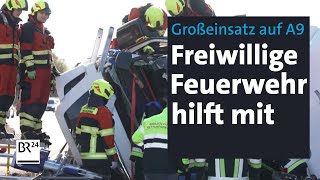 Freiwillige Feuerwehr Gemeinsam helfen beim Großeinsatz  Abendschau  BR24 [upl. by Frisse]