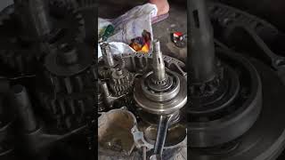 Apache ka gear box kaise fit kare shots viralvideo trending bike mechanic [upl. by Notxarb980]