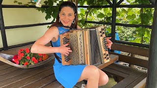 Claudia Hinker spielt den ZILLERTALER HOCHZEITSMARSCH auf ihrer Steirischen Harmonika [upl. by Casar]