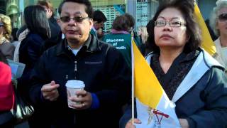 Westminster Crowd outside Cathedral during Pope Benedict XVIs visit before massMP4 [upl. by Aicnerolf]