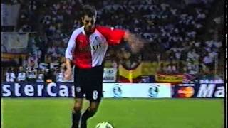 Final Supercopa de Europa 2002  R Madrid Vs Feyenord  2 [upl. by Anelhtac]