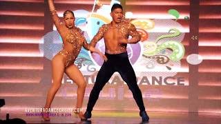 Karen y Ricardo Aventura Dance Cruise LA 2017  Worlds Largest Latin Dance Cruise [upl. by Ylevol]