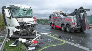 SCHWERER LKWUNFALL AM STAUENDE  4 Lastwagen beteiligt  Komplette Bergung  Vollsperrung der A1 [upl. by Anneg]