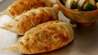 Kingsize kimchi dumplings KimchiWangmandu 김치왕만두 [upl. by Ancalin808]