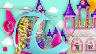 ¡Las Princesas Disney en HELICÓPTERO 🚁 Jugando con el Castillo y otros juguetes de Barbie 🩷 [upl. by Irok]