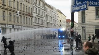 ExplosionenCS GasWasserwerferBrandanschläge Kriegsartige Demo in LeipzigConnewitz [upl. by Ignace440]