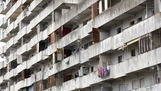 Italie  2 morts et 13 blessés après leffondrement dun balcon à Naples [upl. by Annaesor]