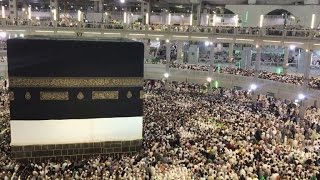 La Mecque les pèlerins font sept fois le tour de la Kaaba [upl. by Elisee]