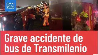 Detalles del bus volcado de Transmilenio en Bogotá [upl. by Enyallij]