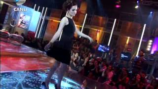 İrem Sak  Sürünüyorum  Beyaz Show  02032012 [upl. by Citarella]