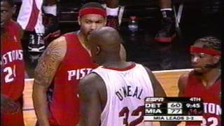 Rasheed Wallace Attempting to Not Give Ground to Shaquille ONeal [upl. by Einna955]