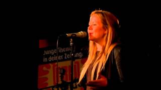 Eva Niedermeier Viertel nach Vier  Poetry Slam Freischnauze 2015 [upl. by Yrrac]