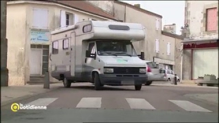 En famille ils font le tour du monde en campingcar   La Quotidienne [upl. by Airebma481]