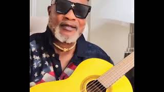 Live de Koffi Olomide … guitare à la main Mopao [upl. by Annayak387]