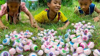 Great activity Distribute eye candy and chocolate gold coins to poor children🍭🍬👀🍫 [upl. by Anelle]