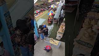 Damnoen Saduak Floating Market 뱀과 배들 [upl. by Sung]