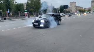 JEEP GRAND CHEROKEE SRT8 WK1 BURNOUT [upl. by Ahsoik]