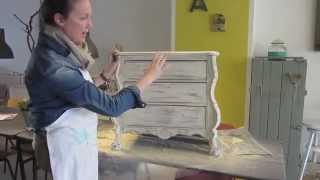 Annie Sloan Chalkpaint™  Twee kleuren krijtverf doorschuren  Distressen NL [upl. by Ahsieka]