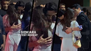 When Sidharth Malhotra HUG Kiara Advani and Suddenly saw Media Behind  Sidkiara Beautiful Moment [upl. by Orgalim]