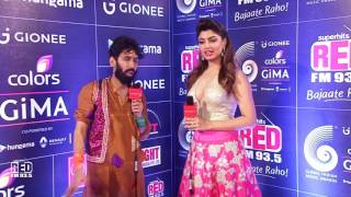 GIMA AWARDS 2016 RED CARPET  Akansha Puri with KaanPhaad ABHILASH [upl. by Nickola]