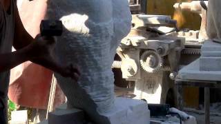 Scultura a mano di un Torso greco su marmo di Carrara [upl. by Toombs]