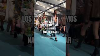 Por qué en los desfiles vemos cosas que nadie va a usar moda desfile fashionstyle [upl. by Nonnel]