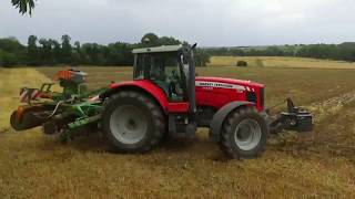 Déchaumage  Massey Ferguson  Amazone [upl. by Hsirap]