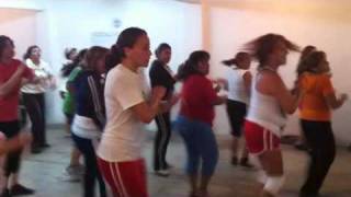 zumba isela moviendo la cadera [upl. by Ashien842]