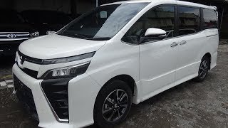 All New Toyota Voxy  Mobil MPV Mewah [upl. by Elletnuahs]