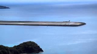 Crazy view of a passenger jet landing at St Thomas [upl. by Adivad]