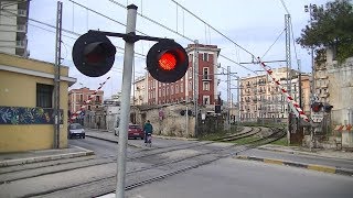 Spoorwegovergang Bari I  Railroad crossing  Passaggio a livello [upl. by Ennovihc]