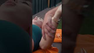 ELIMINATING SCOLIOSIS THROUGH CHIROPRACTIC SESSIONS WORKING WITH THE FEET [upl. by Hibbitts]