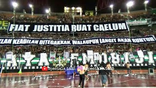 Meski Hujan Deras Koreo di Tribun Green Nord tetap Terkembang  Persebaya vs Bhayangkara FC [upl. by Enneyehc]