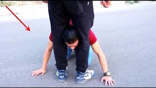 تتصرف ازاي لو حد عصر راسك مابين رجليه  قتال الشارع Self Defense against Head choke [upl. by Kaleena73]