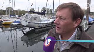 Boten kapseizen in haven Giesbeek [upl. by Rotce]