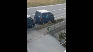 VALSUSA INCIDENTE SULLA STATALE FERITO UN CORRIERE AMAZON [upl. by Cullen927]