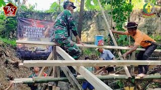 TNI gotong royong bangun MCK untuk atasi kesulitan air [upl. by Eaj]