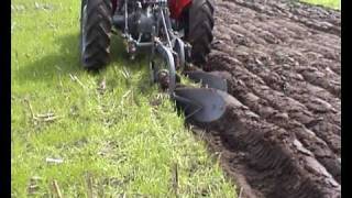 PloegenPloughing Stroe MF35X [upl. by Vachill]