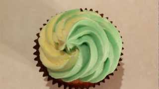 10 Two Tone Frosting  How to Pipe 2 Colour Swirl Frosting on Cupcakes by 22do [upl. by Baudin]