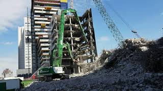 Beelennl sloop het gebouw naar beneden met grote stukken in instorten naar beneden [upl. by Davon236]