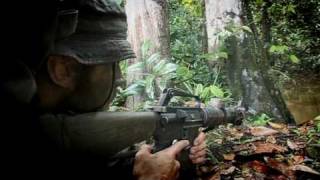 Jungletraining mariniers en luchtmobiel in Suriname [upl. by Elleinad]