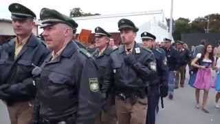 OktoberfestRundgang deutschitalienische Polizeistreife [upl. by Tiduj408]