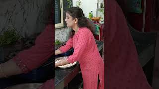 स्वाद डबल करणारा पालक पराठा trending shorts kitchenwithdeepa [upl. by Anairam]