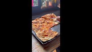 FOCACCIA SOTTILE alla PIZZAIOLAun sogno🤩 Shorts [upl. by Fallon286]