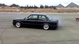 BMW E30 325i DONUTS  DRIFT [upl. by Esinned]