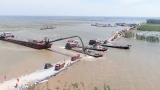 Work underway to secure dike breach in central Chinas Dongting Lake [upl. by Dnaltroc]