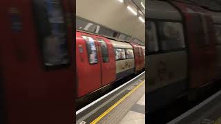 MIND THE GAP Northern Line tube train pulls into Kennington station on its way to High Barnet tube [upl. by Teeter315]